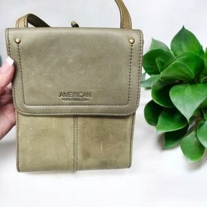 AMERICAN LEATHER CO Compact Leather Crossbody Bag in Sage. EUC